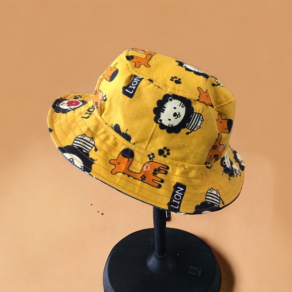 NWOT HANDMADE REVERSIBLE Cotton Child Bucket Hat Lions Giraffes & Zebra 19-20.5” - Picture 4 of 7